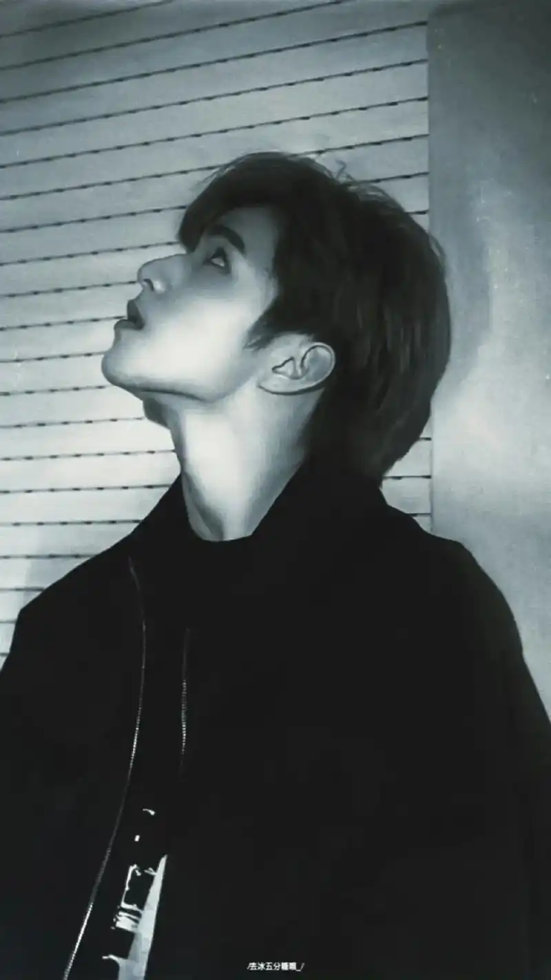 "哥不仅帅 还死性不改"#刘耀文 #禁欲系 #侧颜 图源cr - 抖音