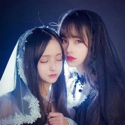 真人闺蜜头像二人分开