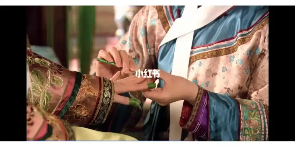 甄嬛传  #甄嬛传细节  #甄嬛传嬛嬛  甄嬛也来染指甲了是凤仙花的