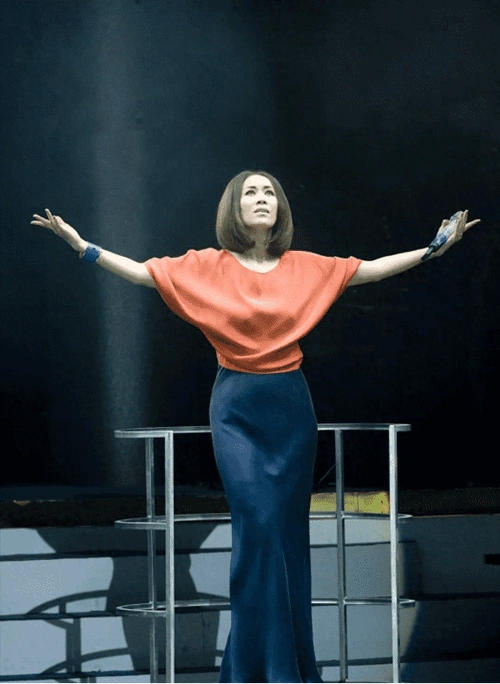 沉寂10个月后,直言不讳的那英,《歌手》为自己"杀"出另一条路