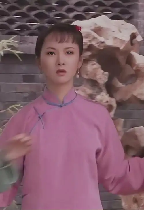 可是当她在大宅门里泡久了,不知不觉间也被环境改变了.