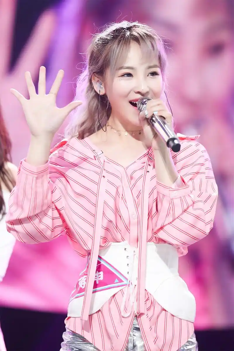 sing女团蒋申《创造101》颜值实力兼备-国际在线