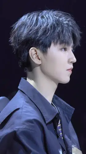 王俊凯的绝美下颚线合集图 帅气与可爱并存的小俊绝了