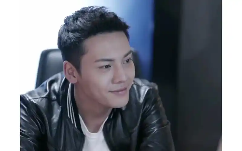 陈伟霆治愈的笑容