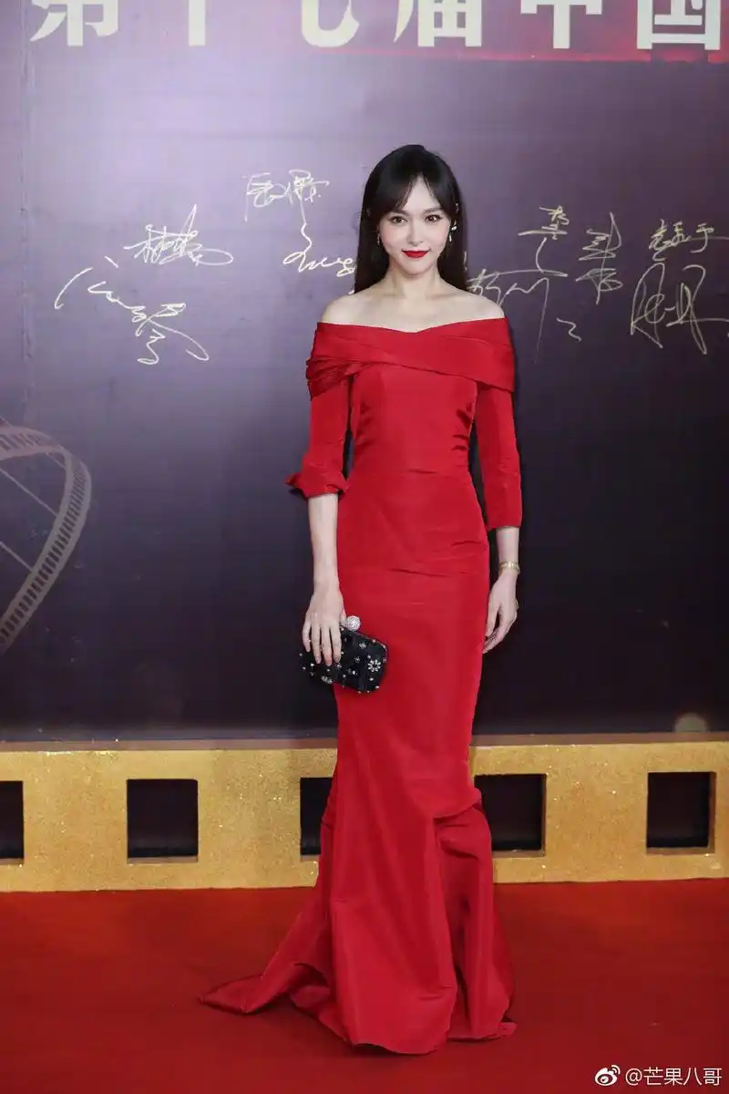 第17届电影华表奖 ,唐嫣红毯造型,一身红裙美翻啦!