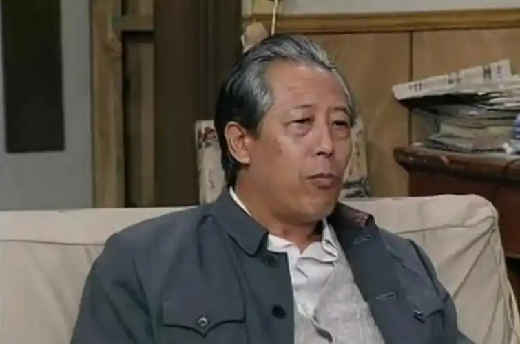 回顾著名演员文兴宇:不听妻子的劝告戒烟,后半生让妻子黯然流泪