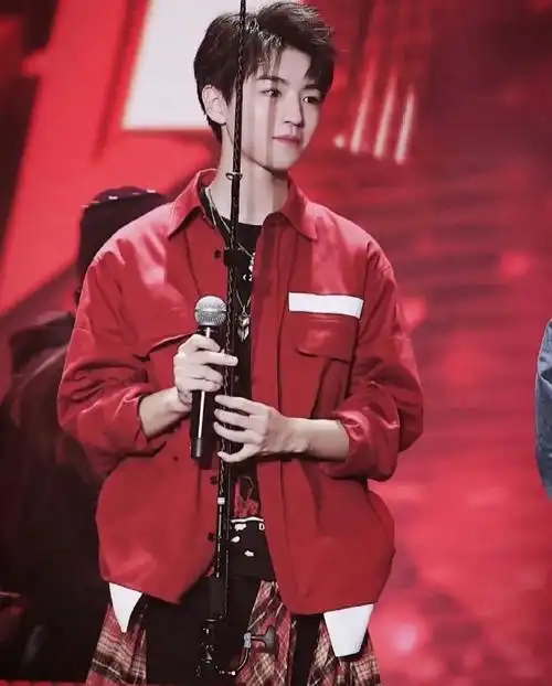 红衣真的没有抵抗力!  #王俊凯 - 抖音