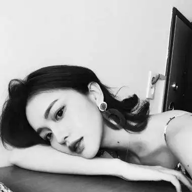 头像女成熟黑白高清 女生头像图片大全 -【爱个性】