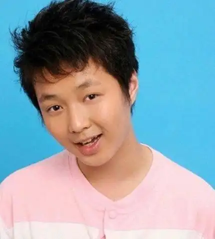 【图】张艺兴整容前后照疑似被爆出 粉丝强力反驳坚决力挺