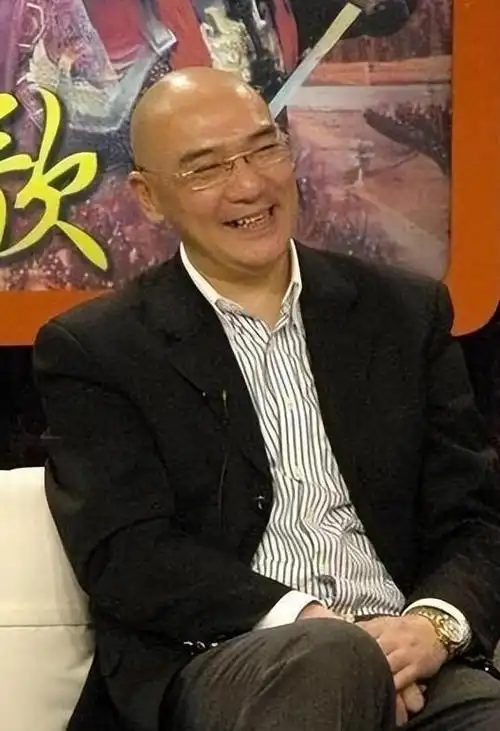 王绘春:因《雍正王朝》走红,长相酷似申军谊,情感经历很独特!