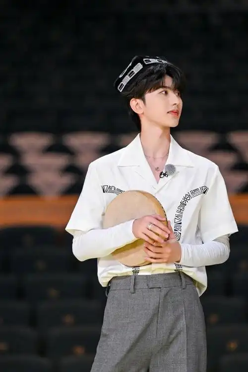 蔡徐坤第十季跑男造型合集