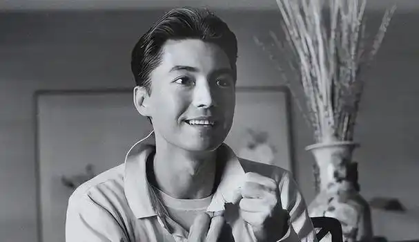 此时的尊龙,和年轻的时候比起来,区别有一些大;因为尊龙在内地的新闻