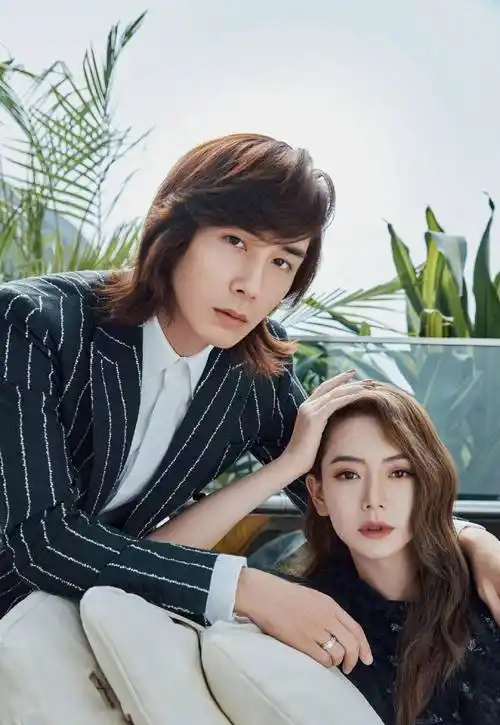 戚薇李承铉再合体!大玩"西装诱惑",男帅女美好养眼_情侣_黑色_杂志