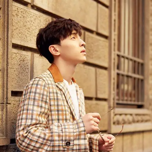 邓伦手机高清壁纸_邓伦壁纸手机 - 随意优惠券