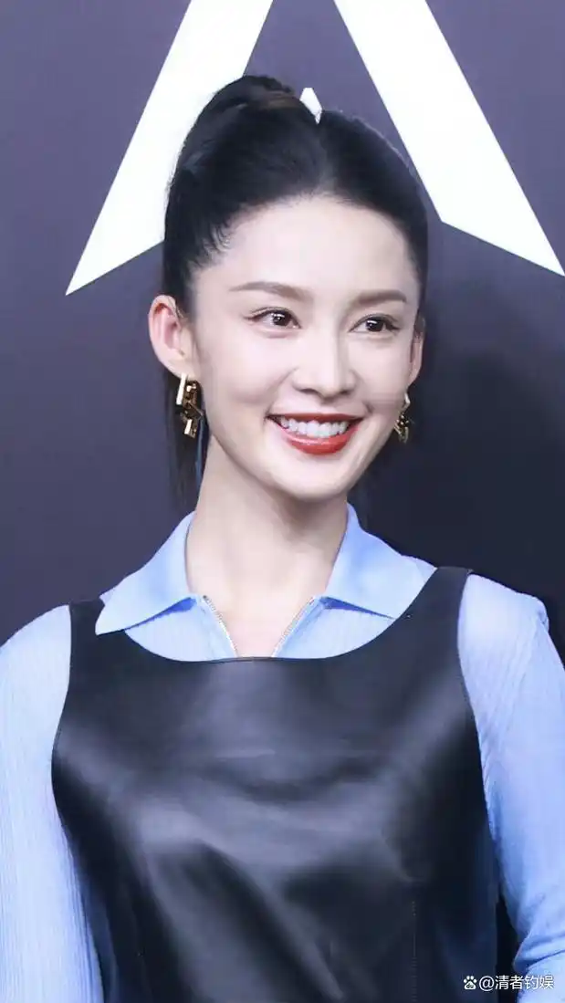 工作室造型太丑,李沁粉丝骂到删博!是杨洋初恋的她输给了王楚然