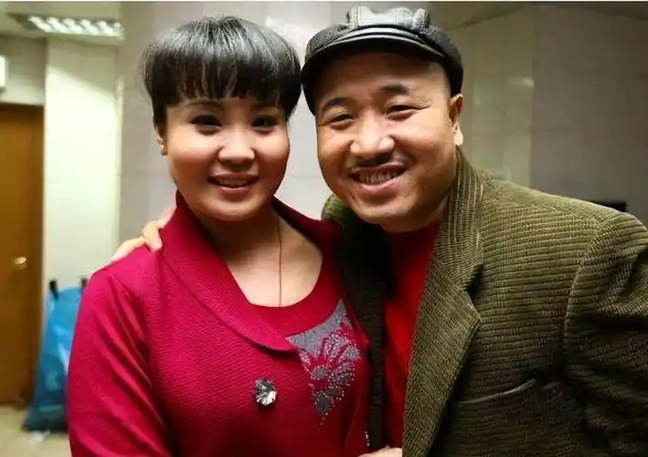 王小利|王小利:与相伴7年的发妻离婚后,转身娶小11岁李琳,他怎样了