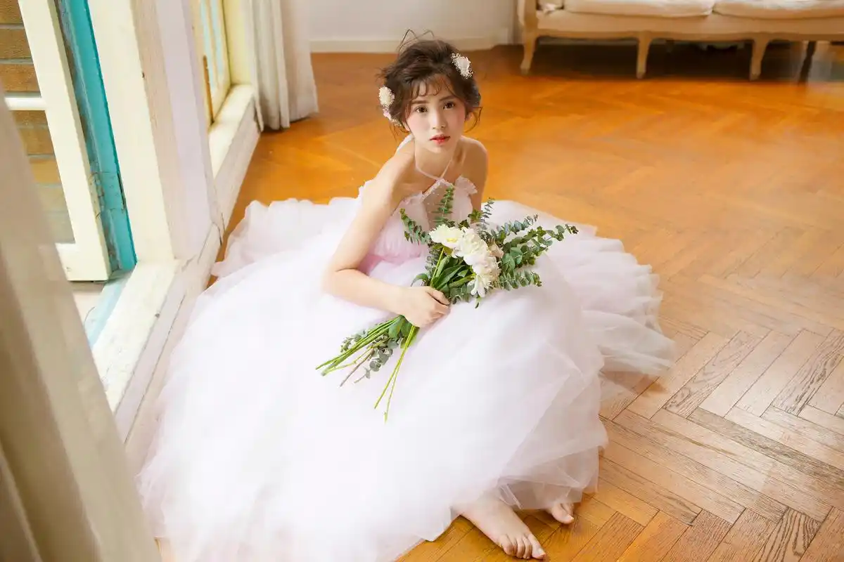 甜美少女纯白婚纱唯美人像摄影写真电脑桌面壁纸