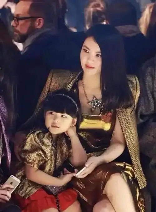 李湘终于翻身了被她富养起来的王诗龄狠狠为妈妈争了口气