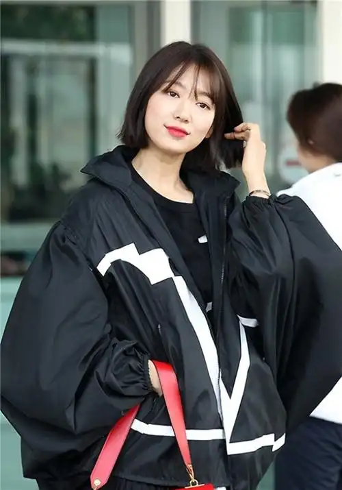 朴信惠新造型去参加巴黎时装周,网友:美出新高度