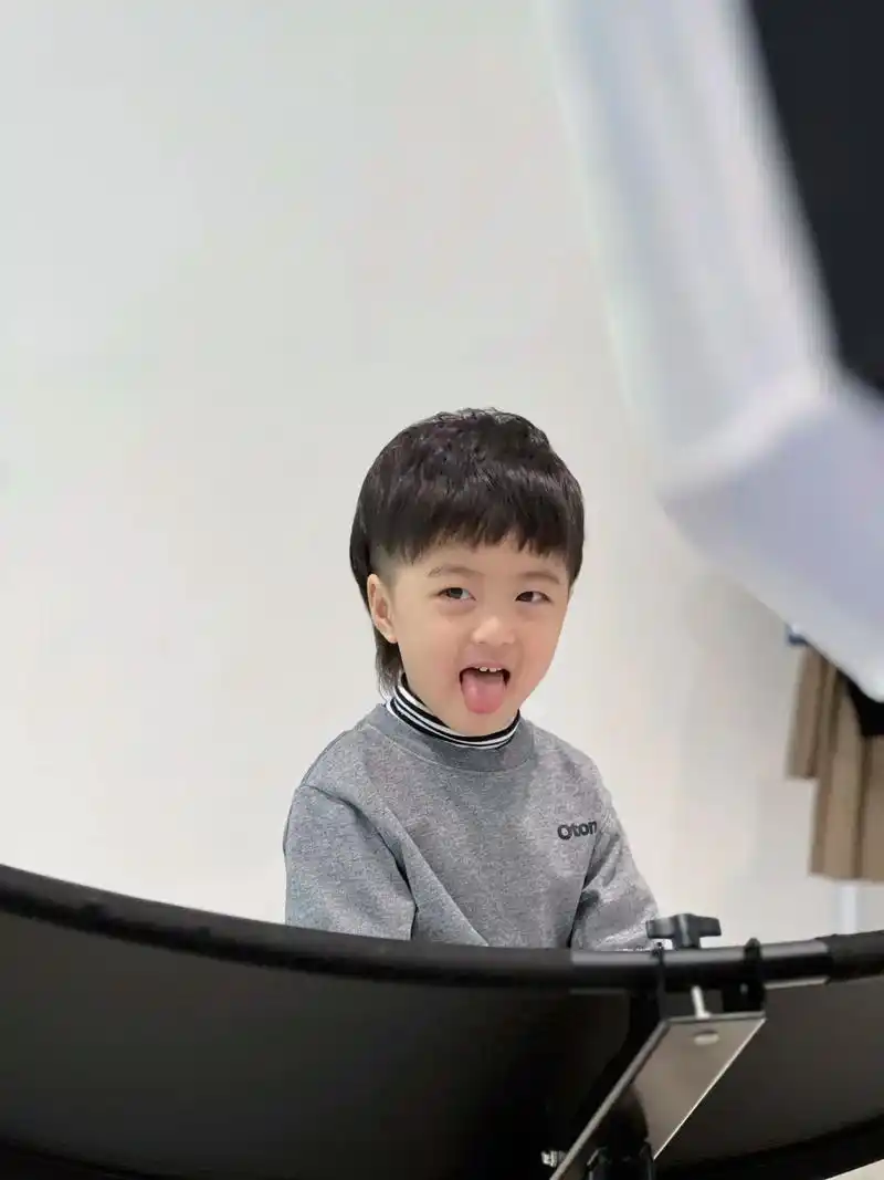 新剪的发型怎么样.#抖in潮童计划 #潮酷男孩 #龙凤胎兄妹 - 抖音