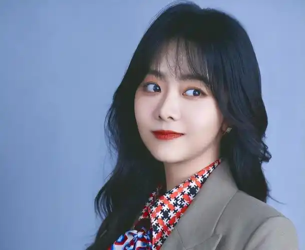 事实证明,33岁的"国民闺女"谭松韵,早已"退圈"成功_腾讯新闻