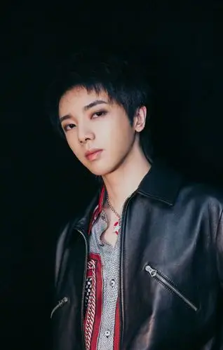 华晨宇帅气撩人时尚写真图片