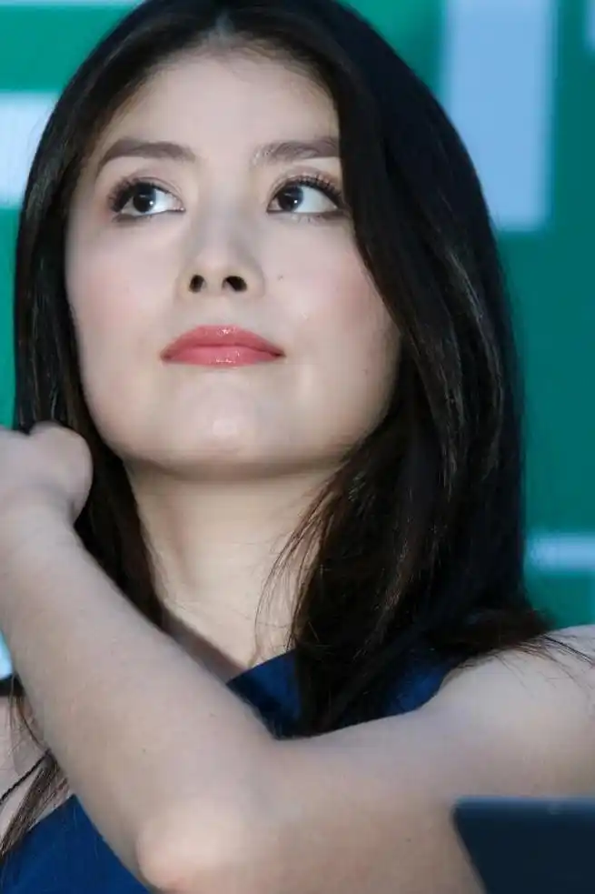 陈慧琳才是真正的"美人不迟暮",在路人镜头下也依然显精致!