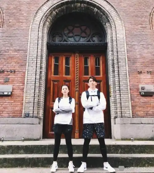 玩笑归玩笑,修杰楷180cm,贾静雯160cm,两人站在一起身高差很和. .