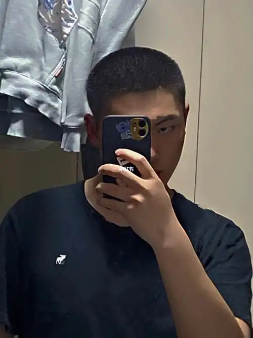 微胖男孩_微胖_寸头_潮流_潮流发型