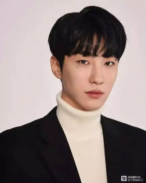 男生发际线高适合什么发型?