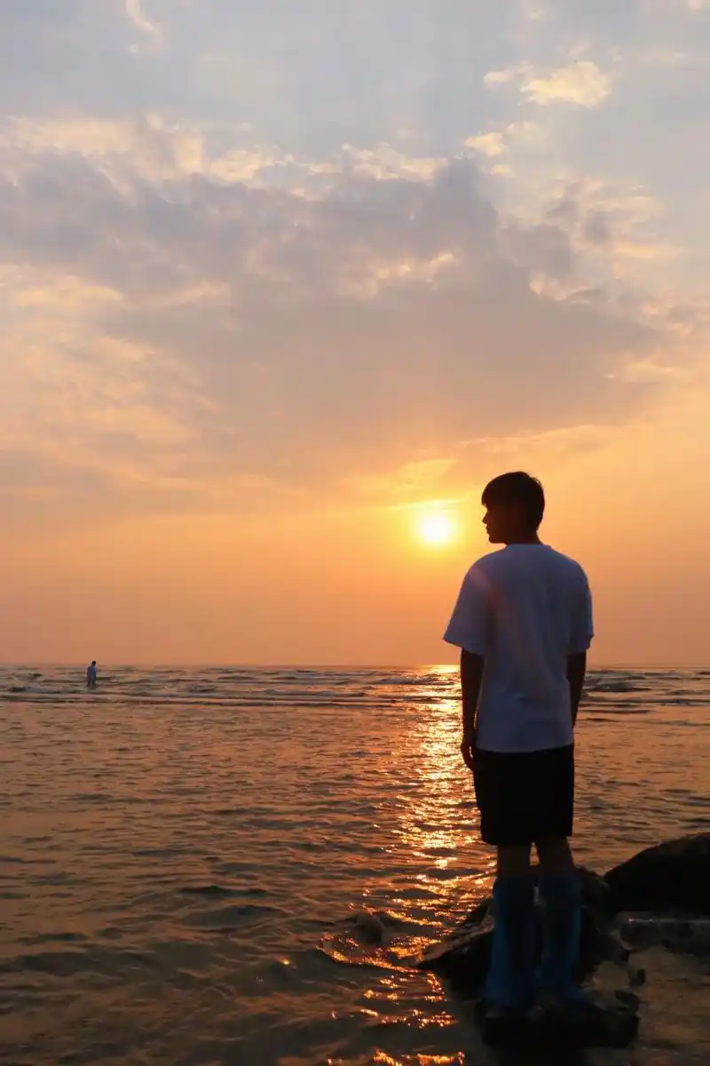 秦皇岛.#去看一场属于我们的日落 #与喜欢的人去看大海吧 # - 抖音