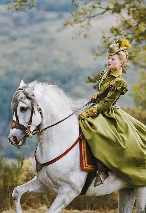 欧洲宫廷服装女(欧洲各时期女性复古服装)(26)