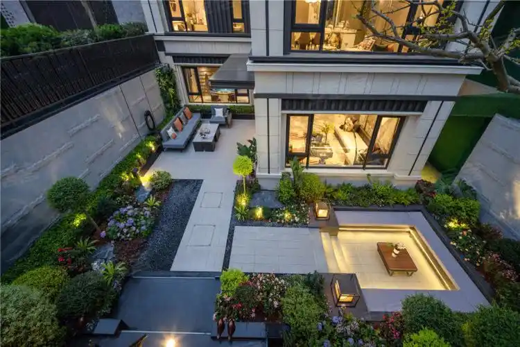 龙湖小别墅,95平实得400平,3月末特价185万带双车位,贵阳龙湖景粼天著