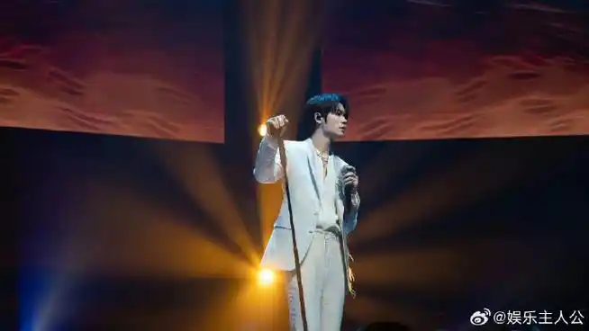 林彦俊 卖书#昨晚直播提及到的新书其实是作为礼物送给粉丝,并非梢档