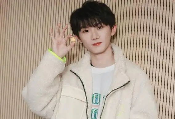 马嘉祺,北京时代峻峰旗下男艺人,身高181cm,2002年12月12日出生于河南