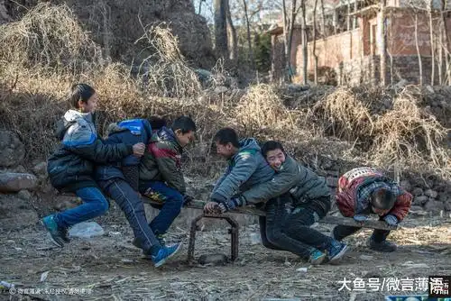 城市和农村娃的童年时光, 看到最后到底谁更快乐?