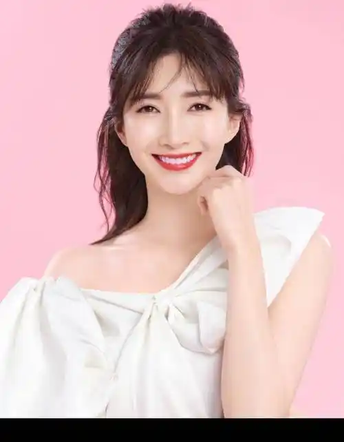 江疏影白调穿搭显清丽样貌,黑发极具魅力,肤白貌美真迷人_装饰_白色