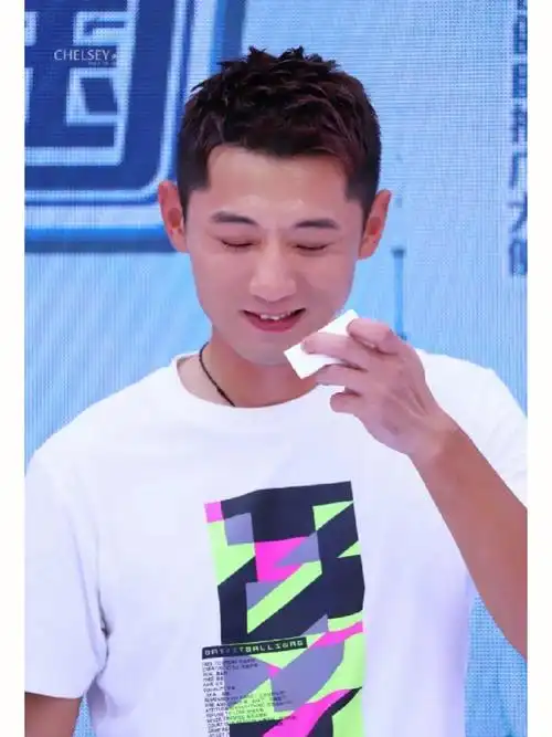 真的好喜欢有肉肉的张继科