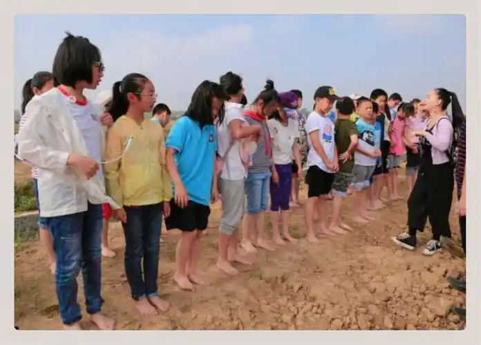 陪伴是最长情的告白——记5.20砂子塘新世博学校四(8)班亲子活动