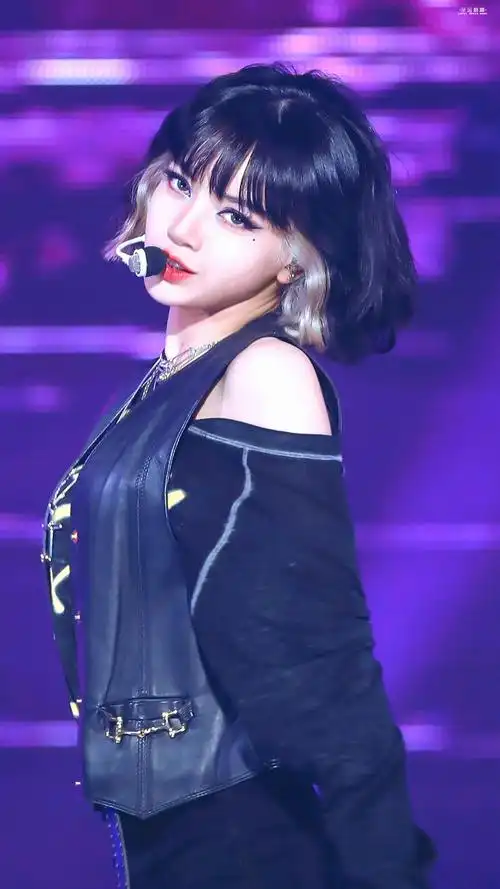 lisa的短发也很好看啊