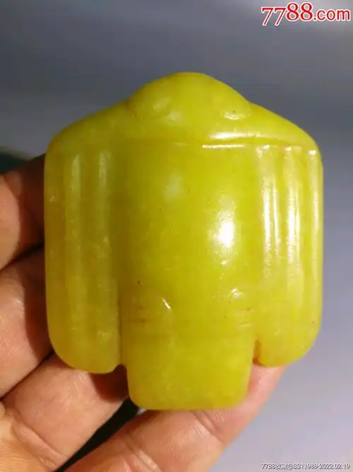 内蒙收的黄玉底枭风化明显包浆沁入骨红山文化