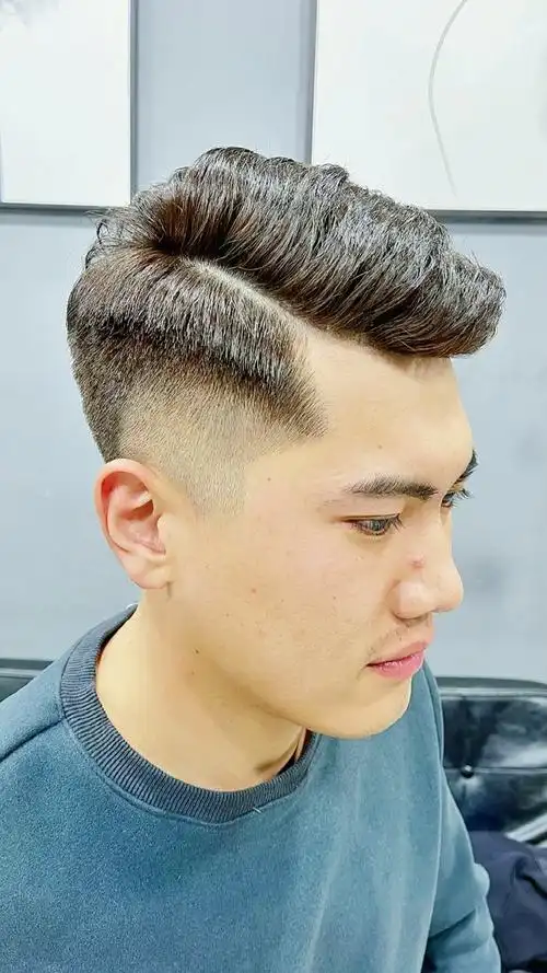 时尚大方成熟稳重大气,是西装男士不二选择#男士侧背 #男士纹理烫