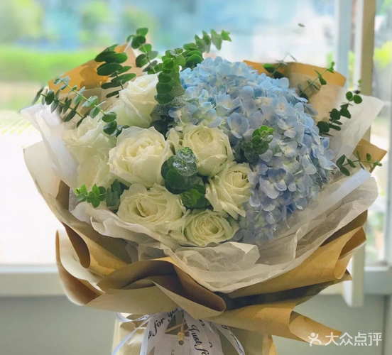 白色绣球韩式混搭花束