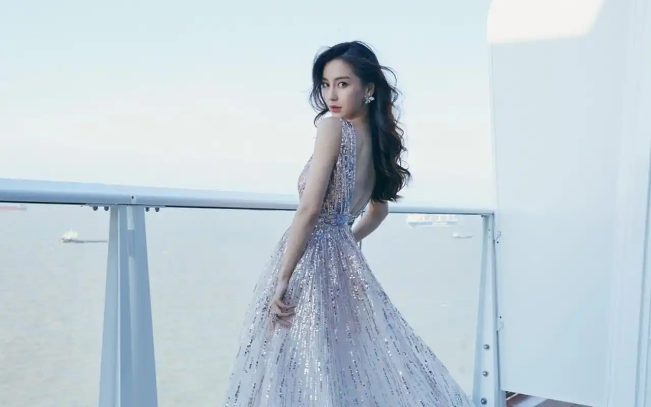 angelababy深v性感吊带长裙靓丽写真