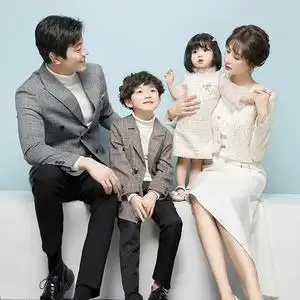 2022展会新款影楼亲子主题服装 一家四口全家福拍照韩式礼服套装