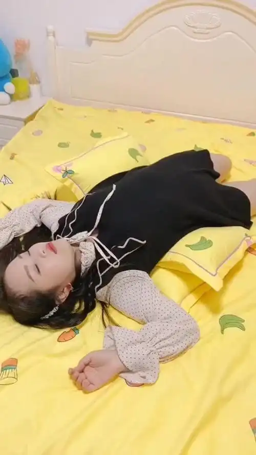 女生睡觉姿势,请问你中了几种