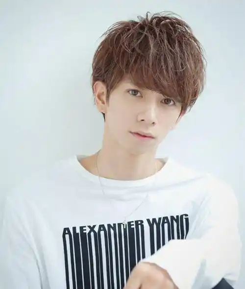 发型欣赏——2020时尚男士烫发