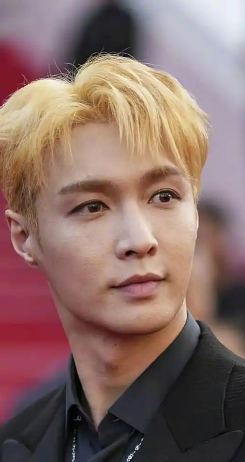 来看看张艺兴这个生图状态如何?