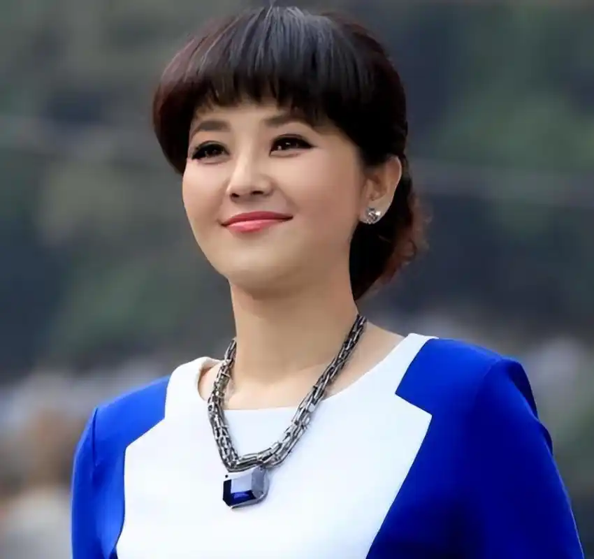 回顾主播方琼:央视工作15年,闪婚嫁给大8岁的领导,如今过得怎样