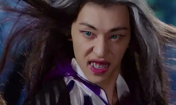 本以为邓伦的獠牙已经够丑了看到他的手后网友瞬间出戏